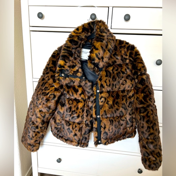 Abercrombie & Fitch Jackets & Blazers - A&F Size Small faux fur Mini Puffer jacket in leopard